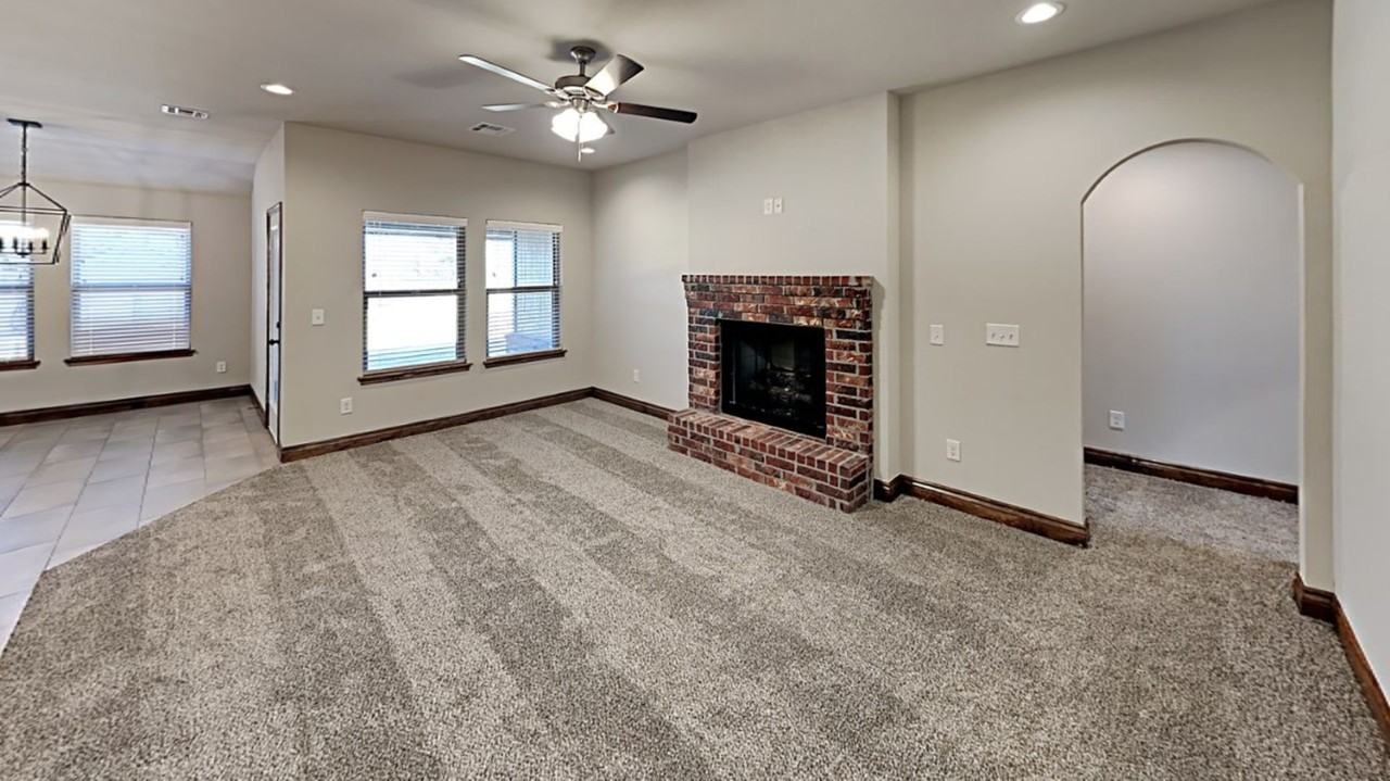 9101 Nw 143rd St - Photo 4 of 19