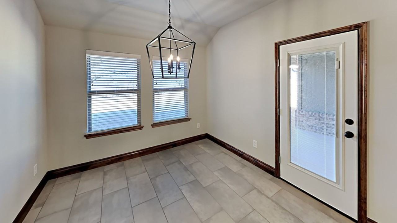 9101 Nw 143rd St - Photo 7 of 19