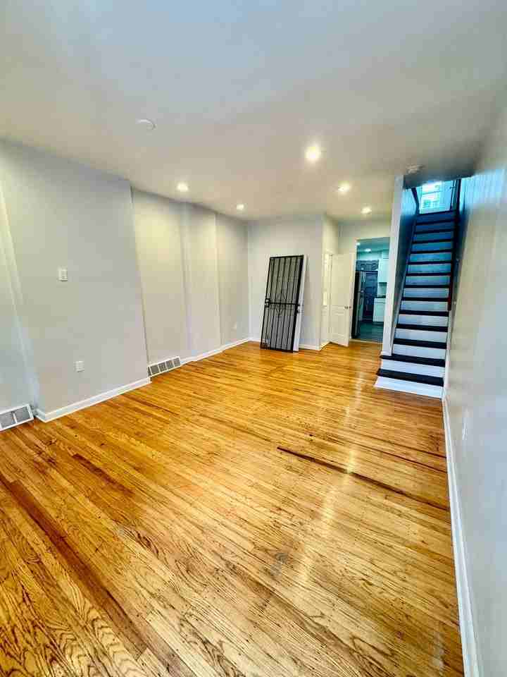 1831 N Judson St - Photo 2 of 14
