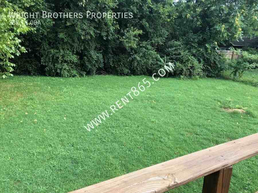 413 Howell Ave - Photo 3 of 27