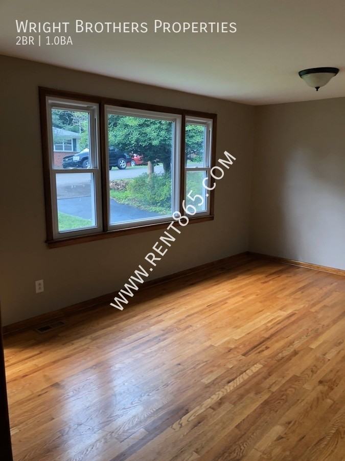 413 Howell Ave - Photo 5 of 27
