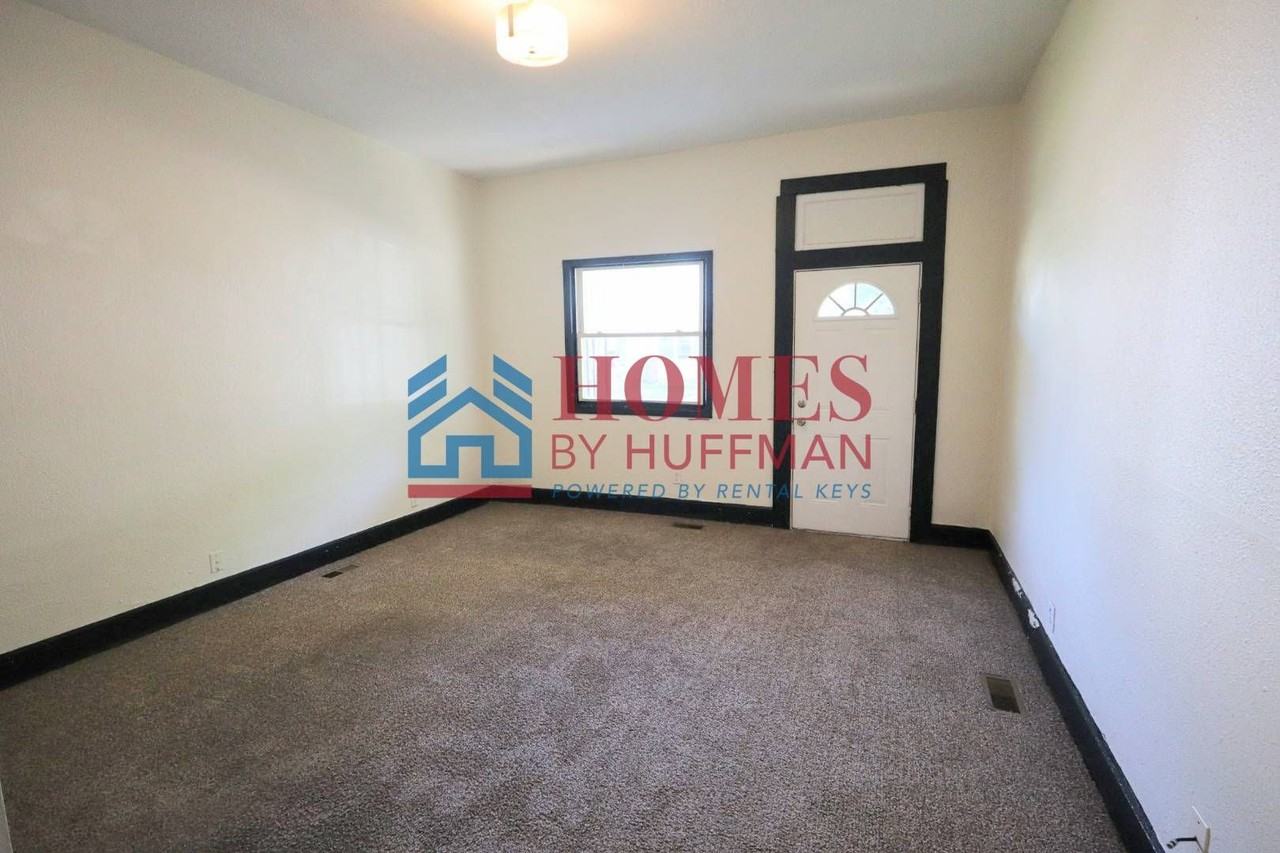 303 E Louisiana St - Photo 3 of 14