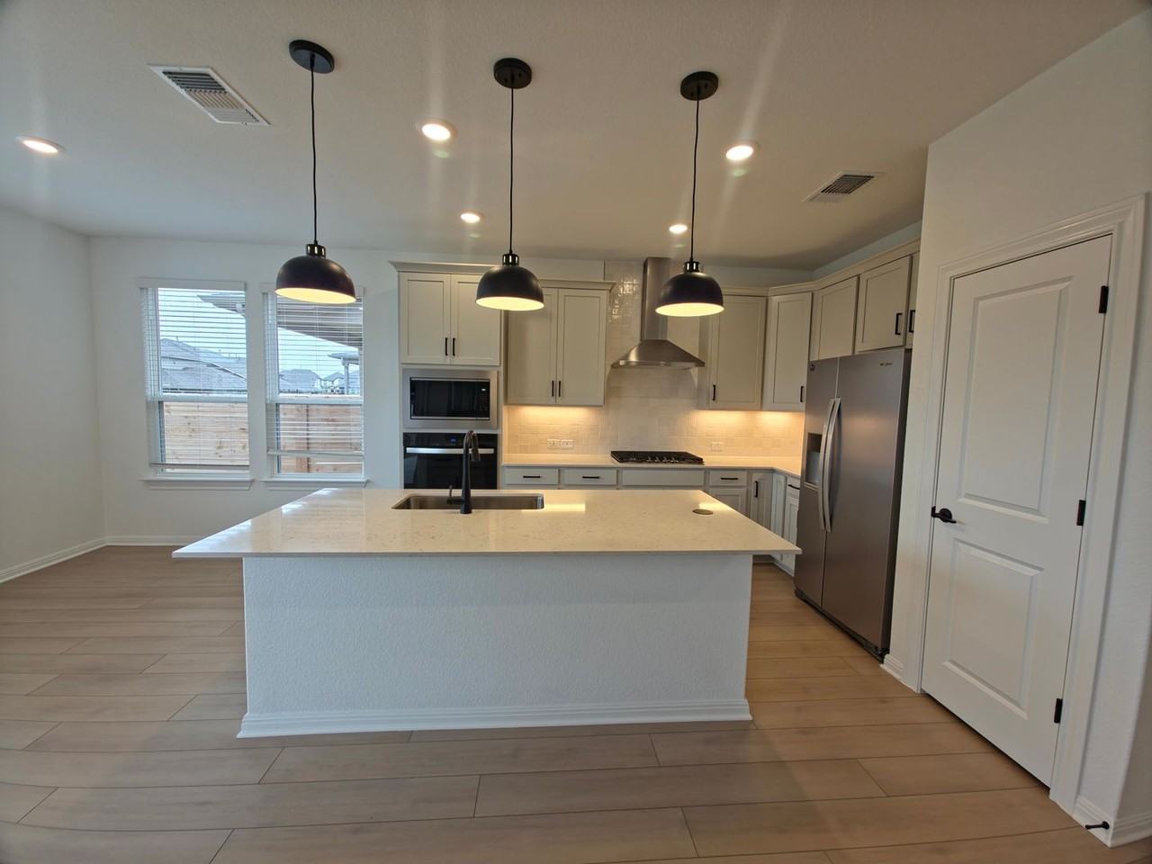 337 Foresail Rd - Photo 3 of 25
