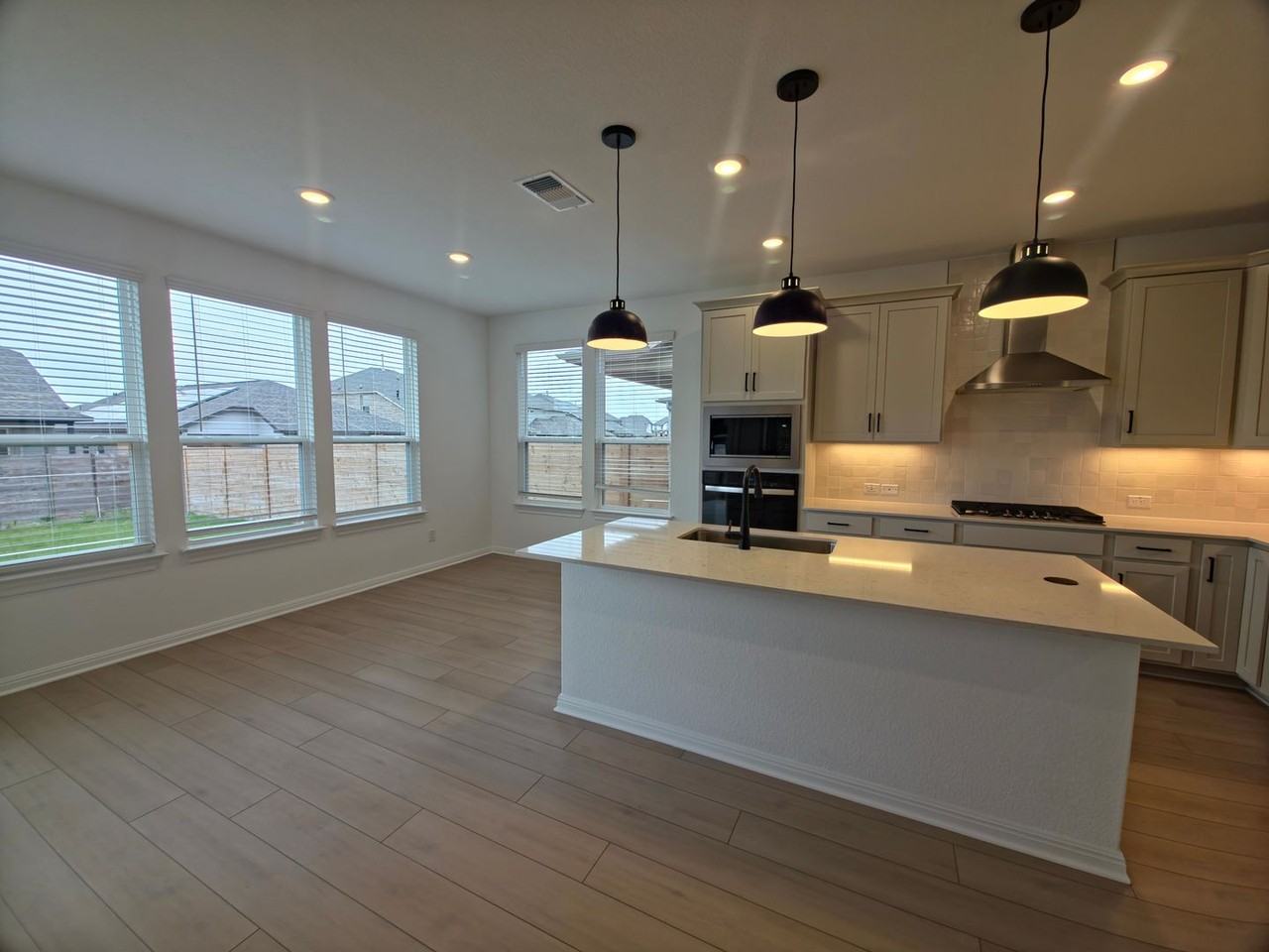 337 Foresail Rd - Photo 4 of 25