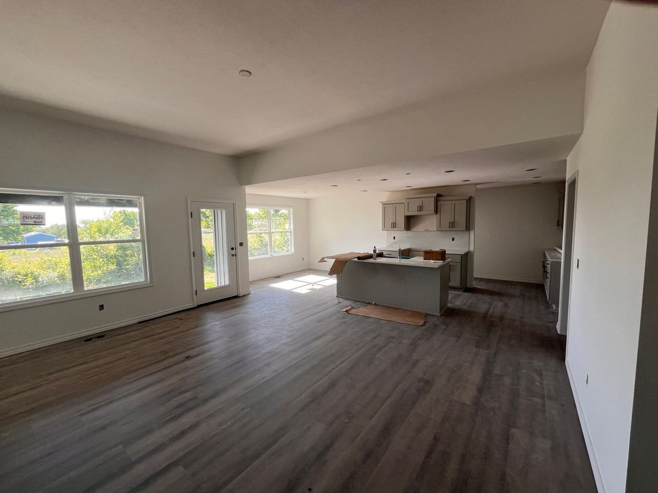 926 S Pindall Ln - Photo 2 of 24
