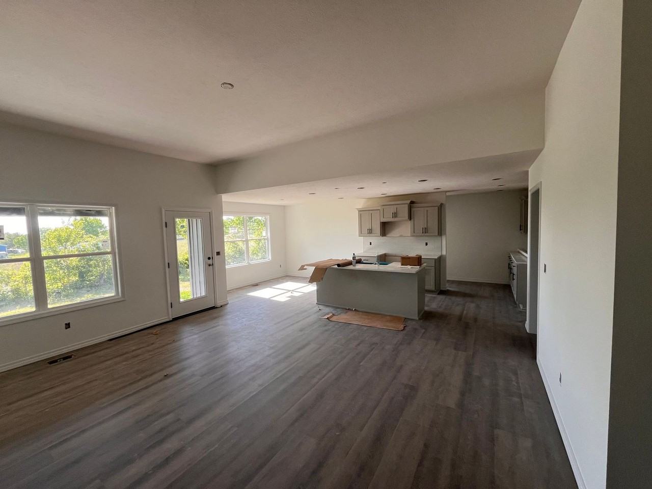 926 S Pindall Ln - Photo 3 of 24