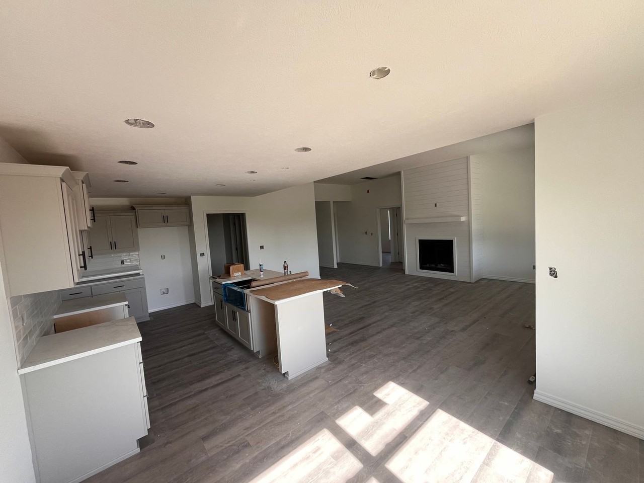 926 S Pindall Ln - Photo 4 of 24
