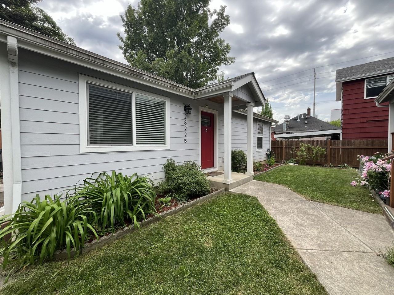 2822 Ne Davis St #B - Photo 2 of 25