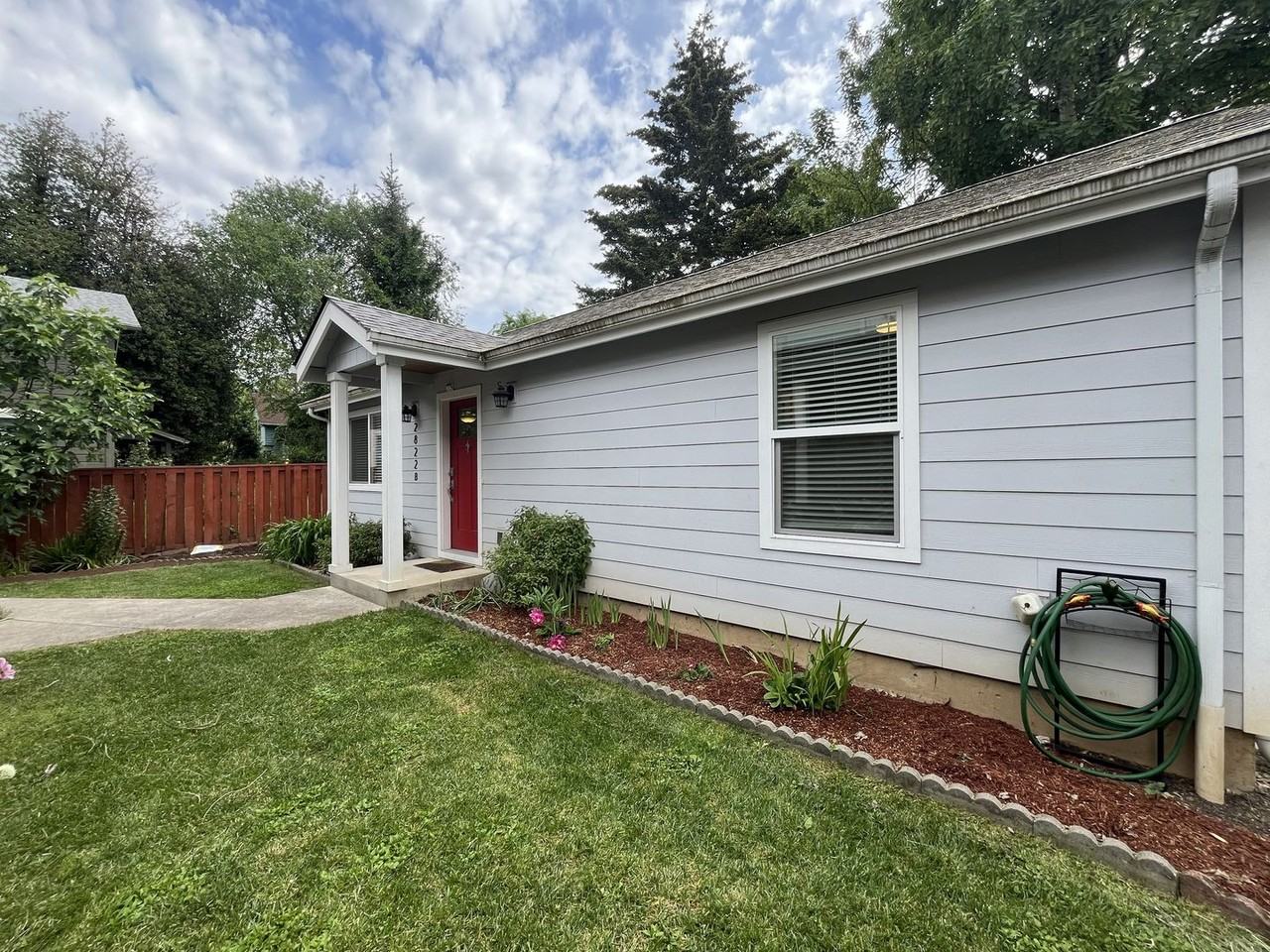 2822 Ne Davis St #B - Photo 3 of 25