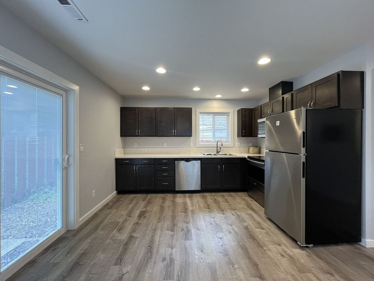 2822 Ne Davis St #B - Photo 4 of 25