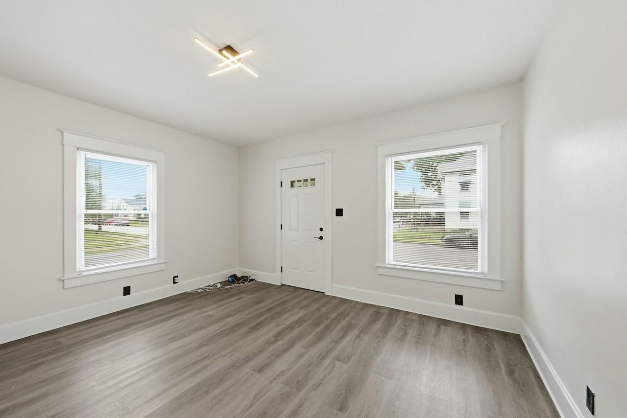 1400 Woodlawn Avenue, Unit 1400 - Photo 5 of 27