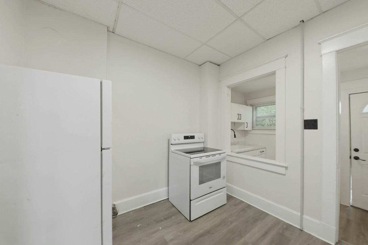 1400 Woodlawn Avenue, Unit 1400 - Photo 6 of 27