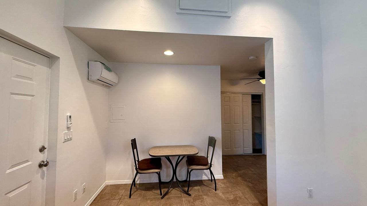 1328 Midway Dr - Photo 3 of 15