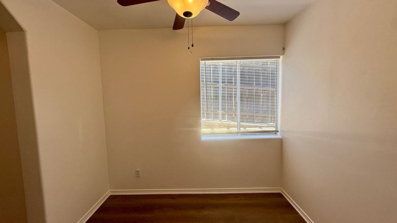 1328 Midway Dr - Photo 5 of 15