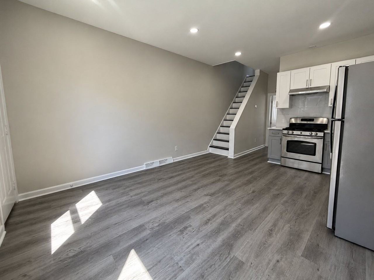 2551 N Jessup St - Photo 3 of 18