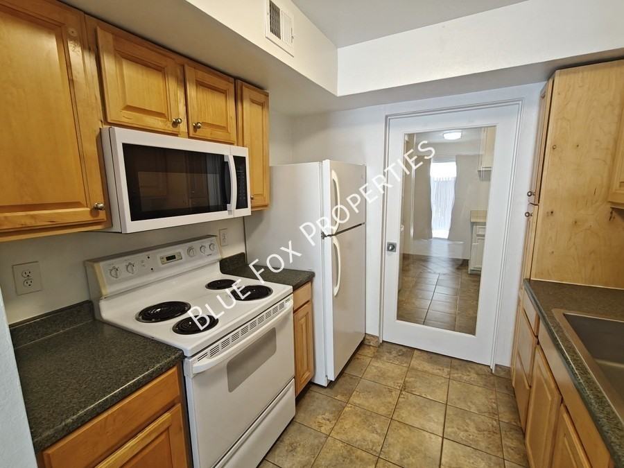 880 E Peppergrass Ln - Photo 6 of 21