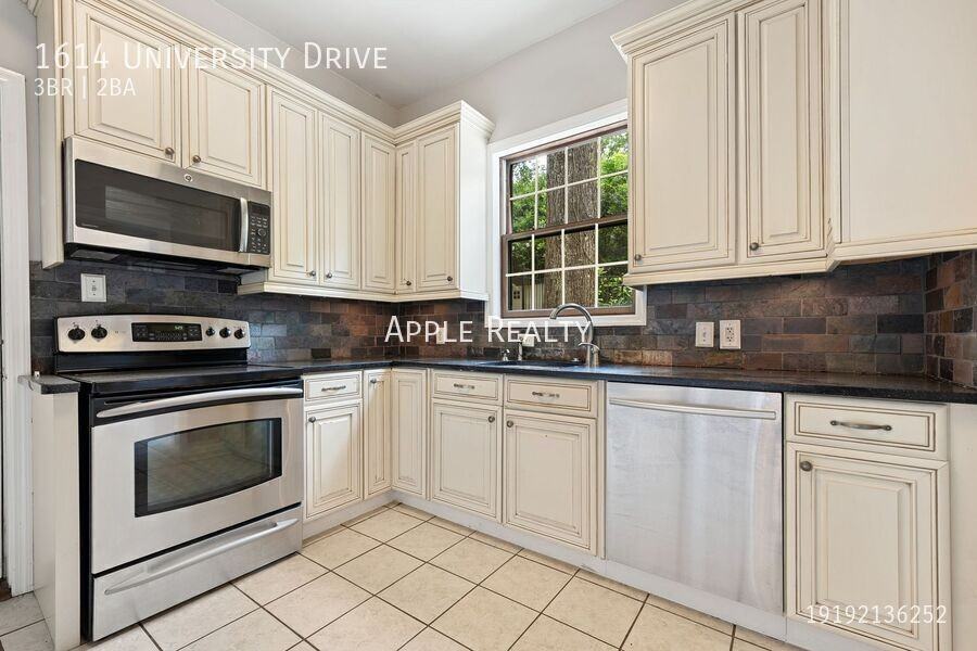 1614 University Dr - Photo 3 of 17