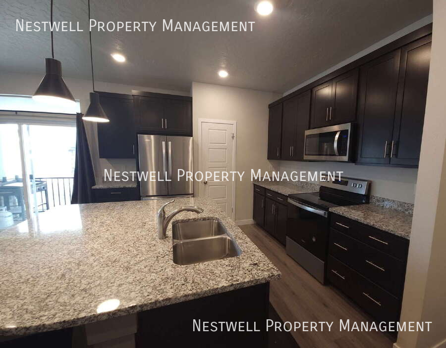 4274 W Dixon Way - Photo 3 of 31