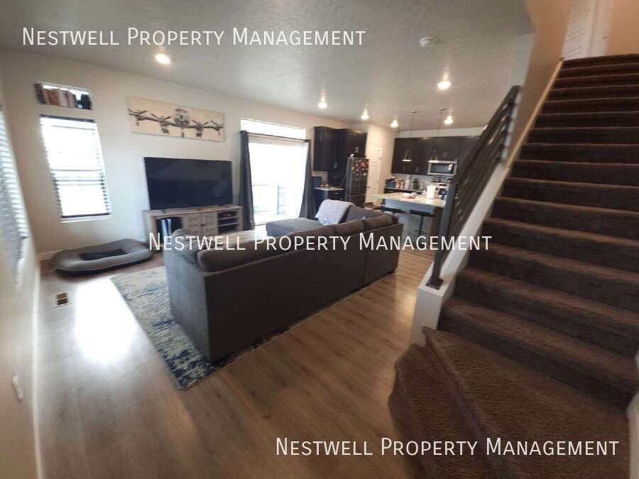 4274 W Dixon Way - Photo 5 of 31