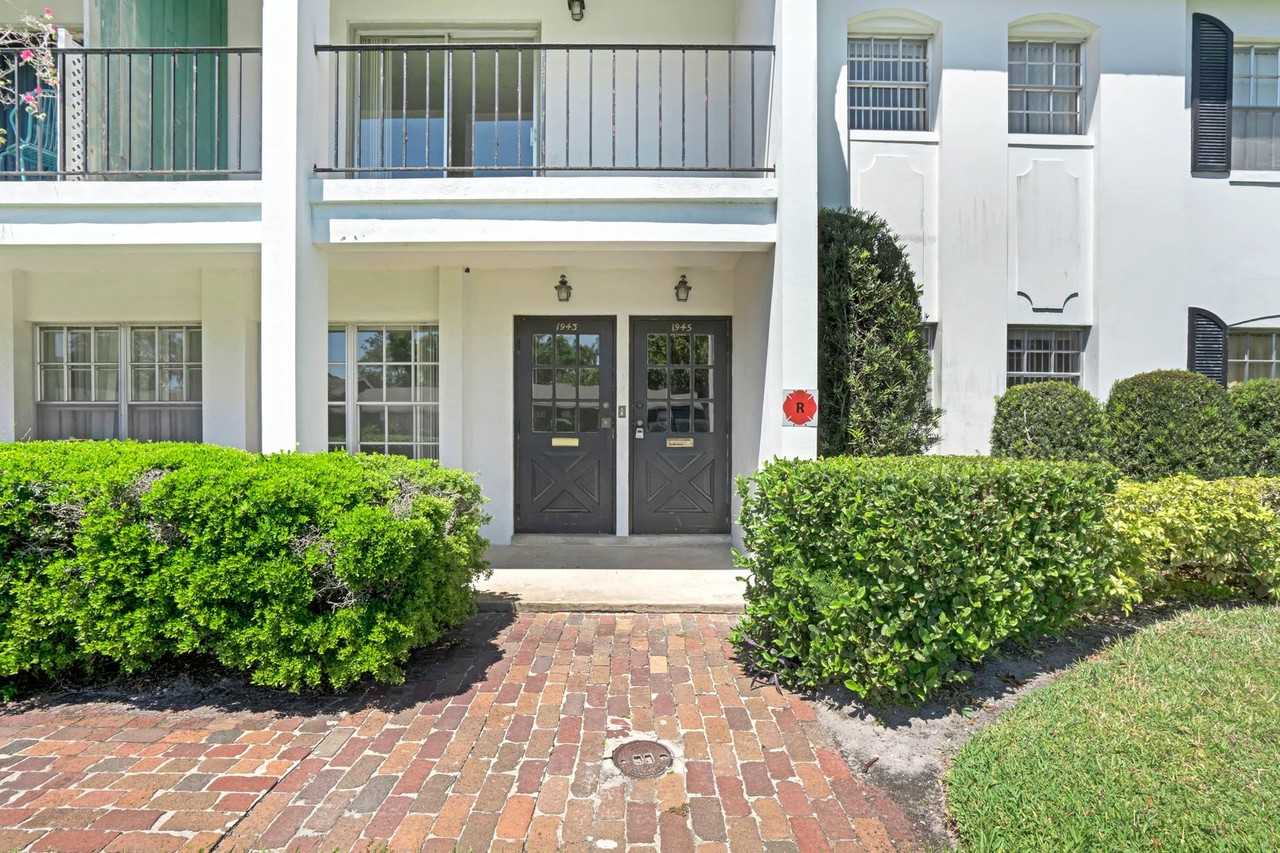 1941 Lanier Ct - Photo 2 of 15