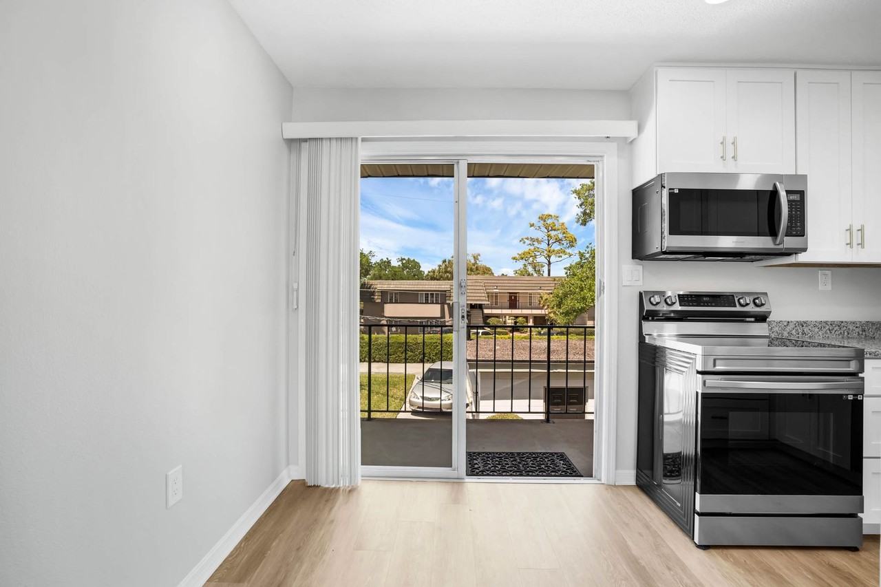 1941 Lanier Ct - Photo 6 of 15