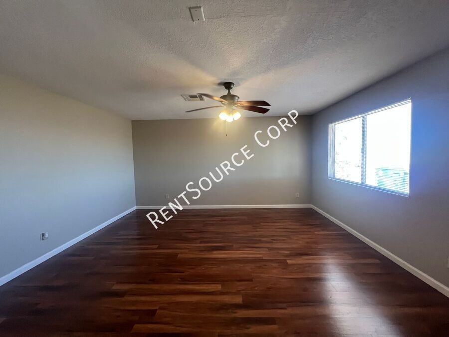 27333 Mesquite St - Photo 3 of 25