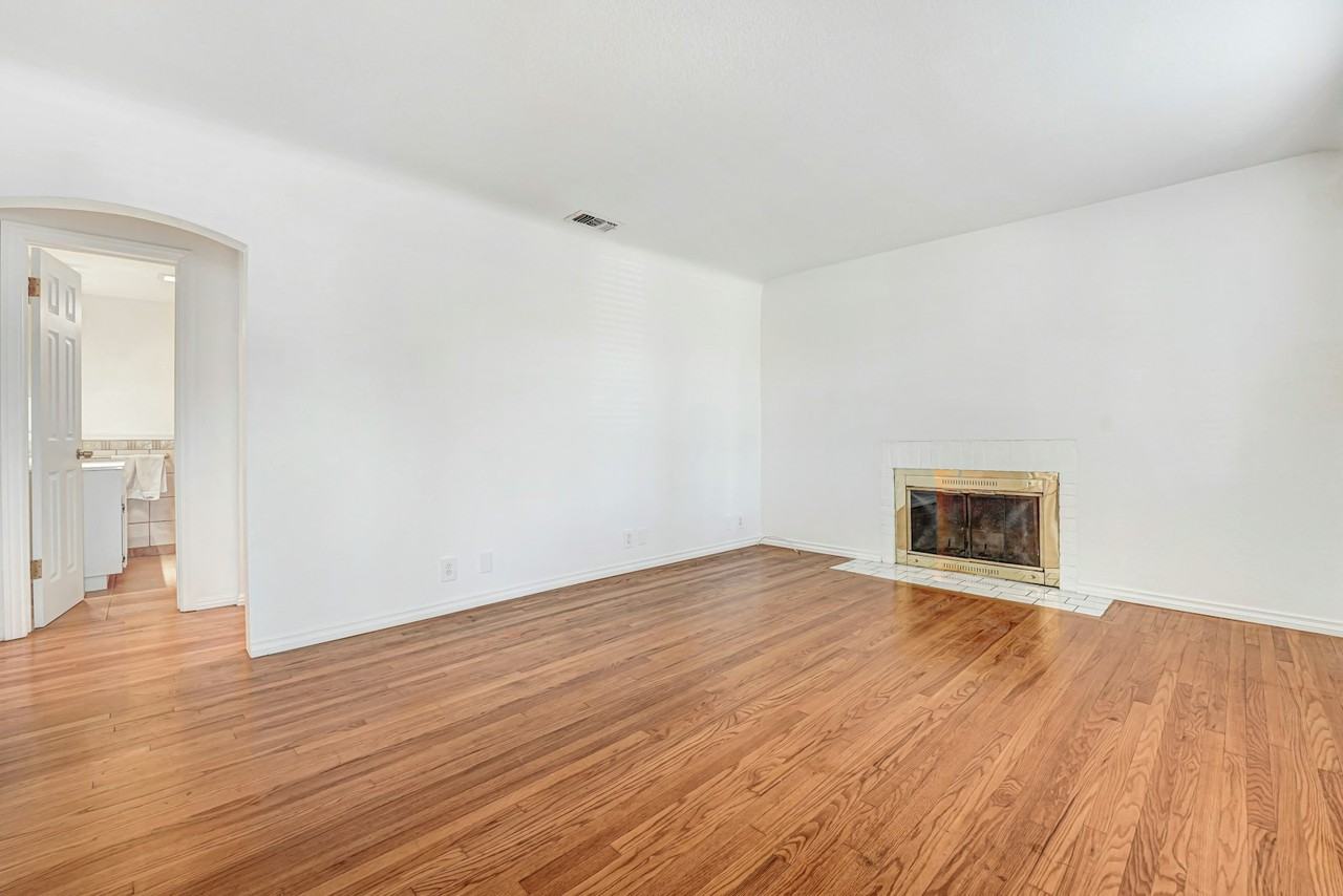 14323 Califa Street - Photo 2 of 16