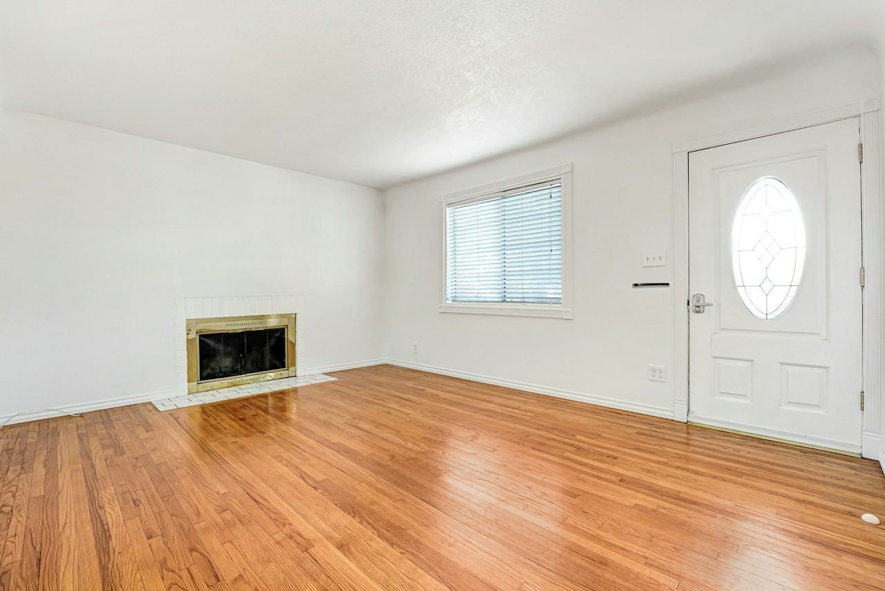 14323 Califa Street - Photo 3 of 16