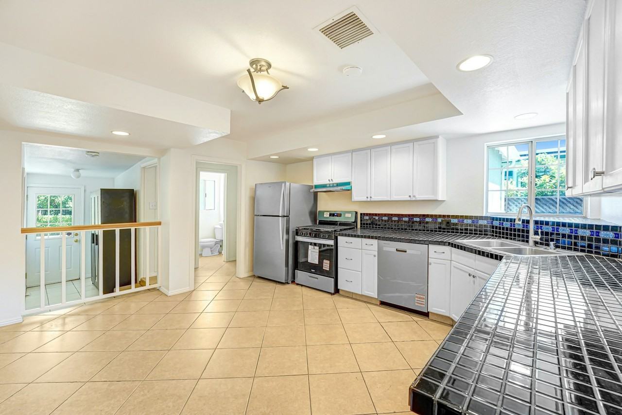 14323 Califa Street - Photo 4 of 16