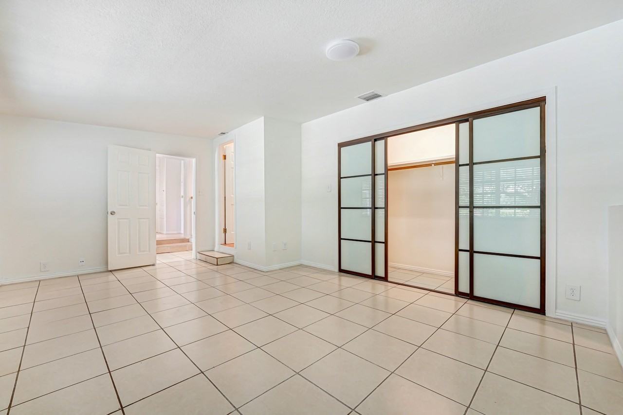 14323 Califa Street - Photo 6 of 16
