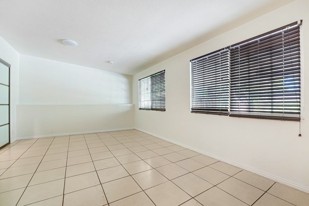 14323 Califa Street - Photo 7 of 16