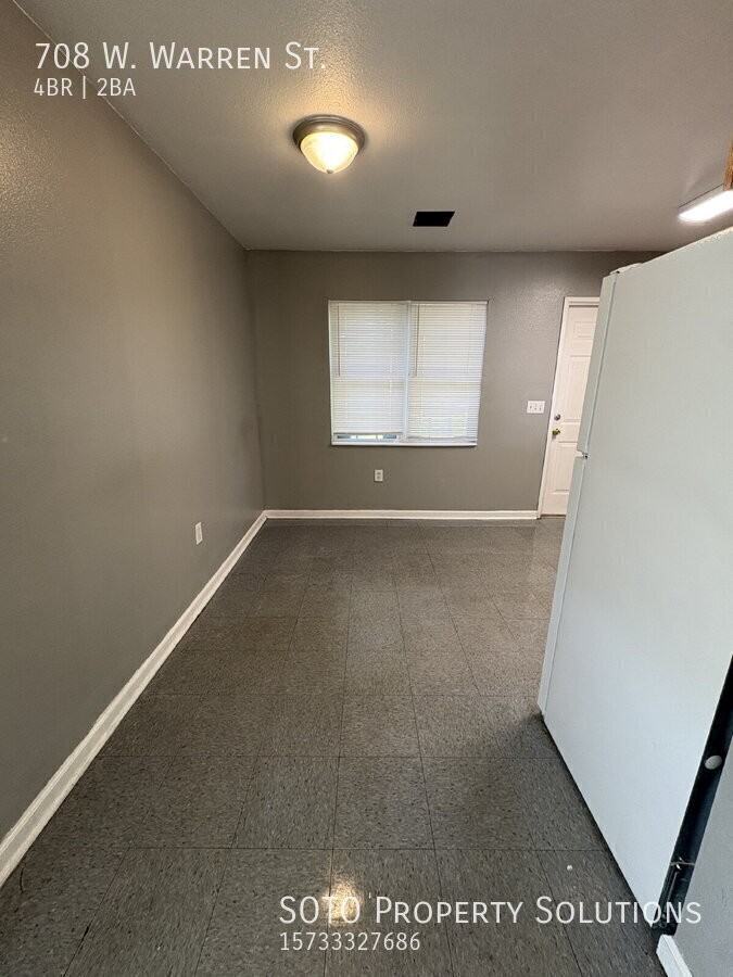 708 Warren St - Photo 4 of 18