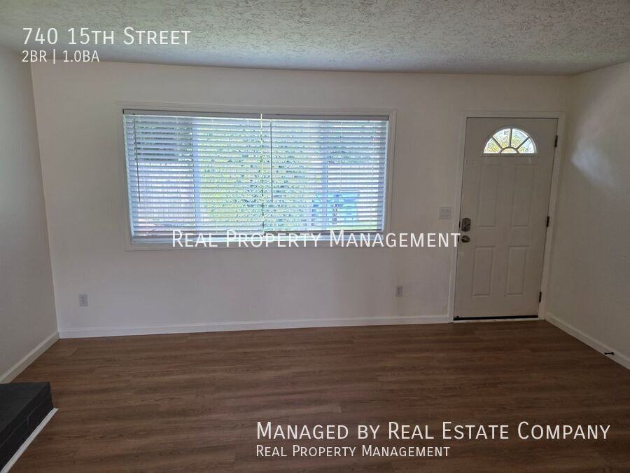 740 15th St - Photo 3 of 18
