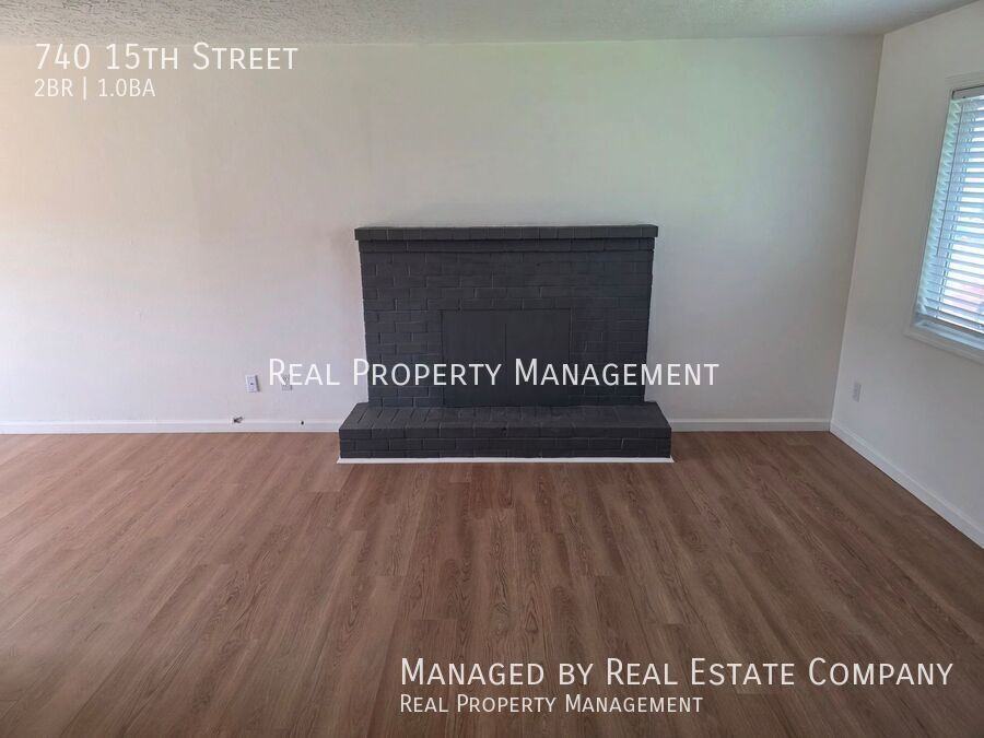 740 15th St - Photo 4 of 18