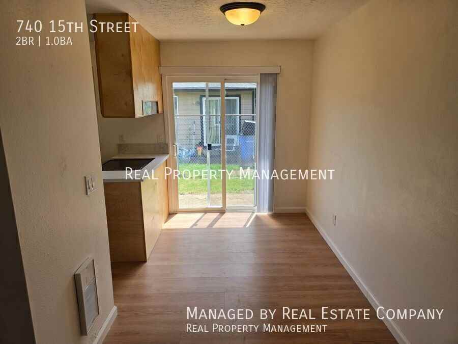 740 15th St - Photo 5 of 18