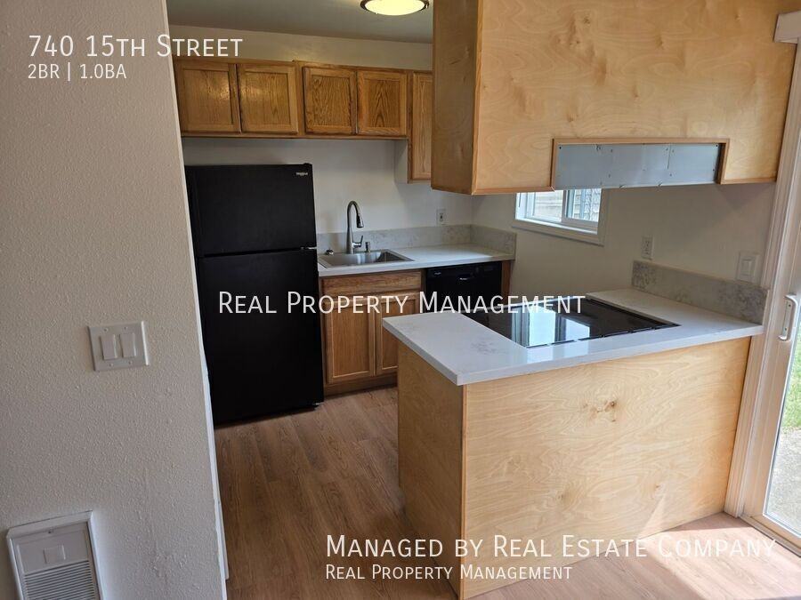 740 15th St - Photo 6 of 18