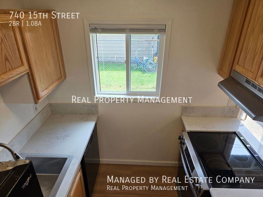 740 15th St - Photo 7 of 18