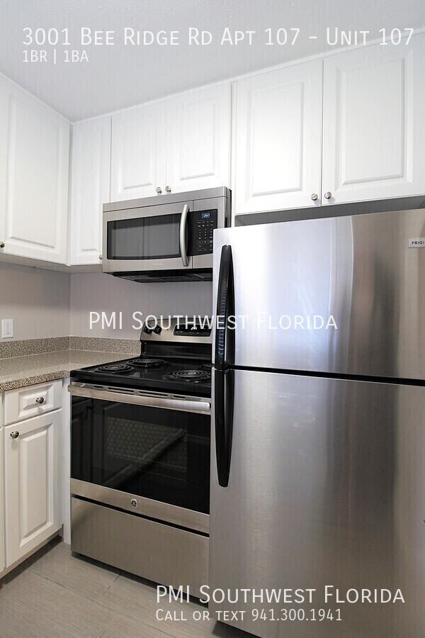 3001 Bee Ridge Rd Apt 107 #107 - Photo 4 of 22
