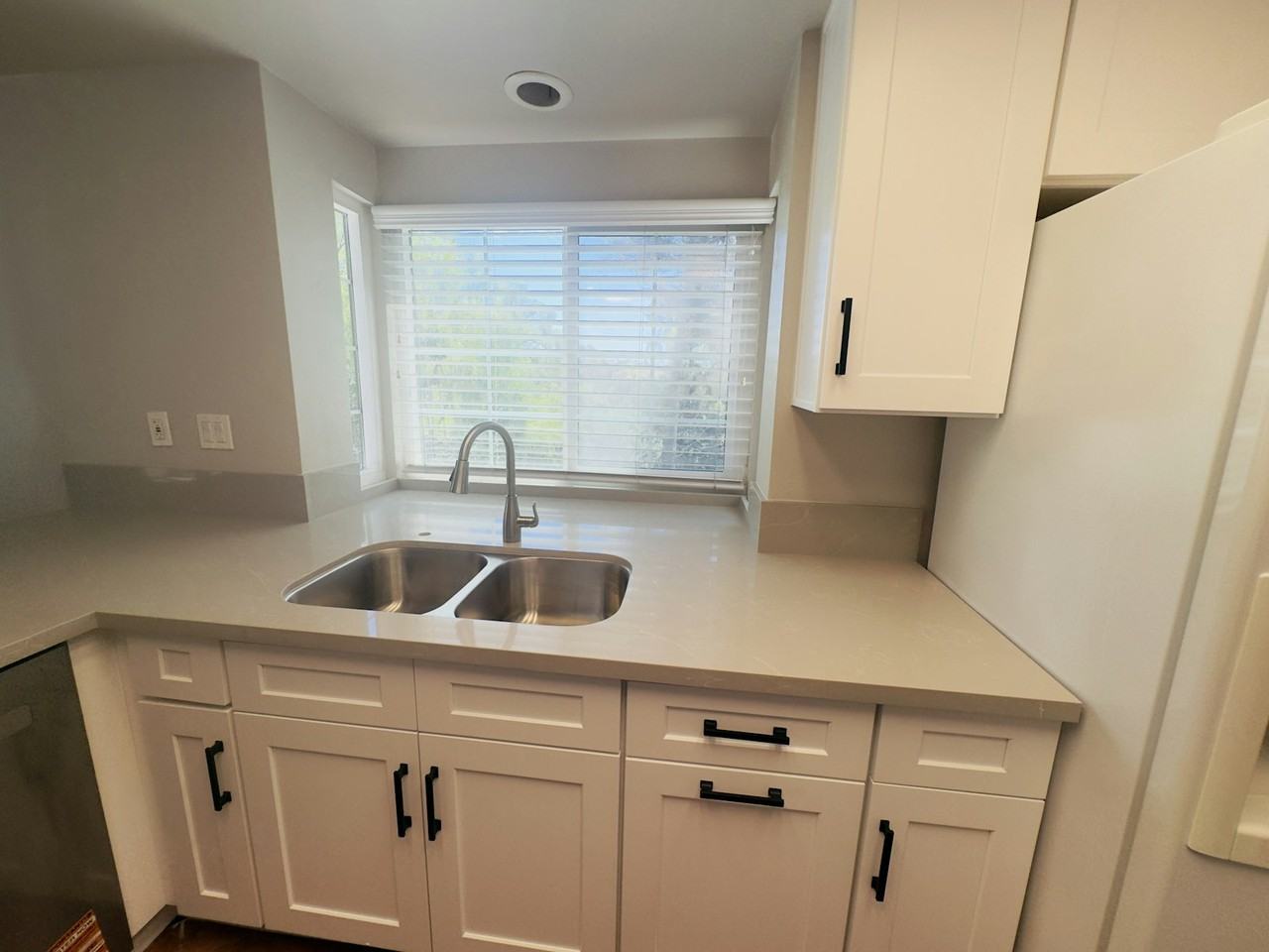 1554 Apache Drive - Photo 4 of 16