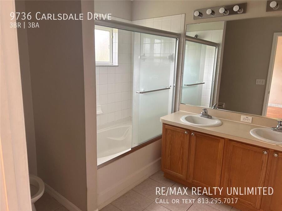 9736 Carlsdale Dr - Photo 7 of 11