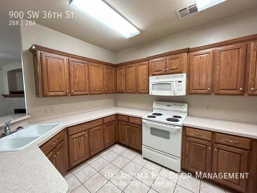 900 Sw 36th St - Photo 2 of 21