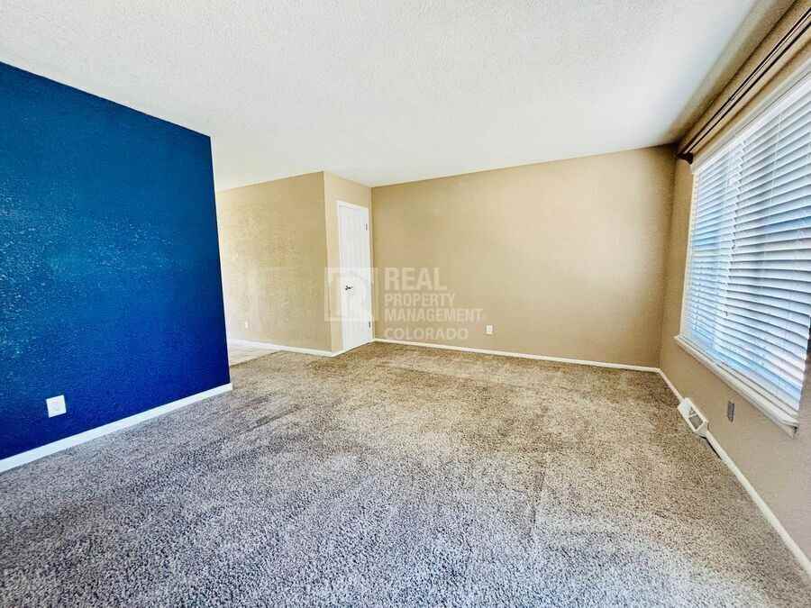 9301 Julian Way - Photo 2 of 13