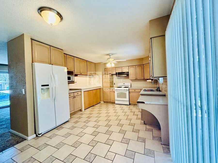 9301 Julian Way - Photo 3 of 13