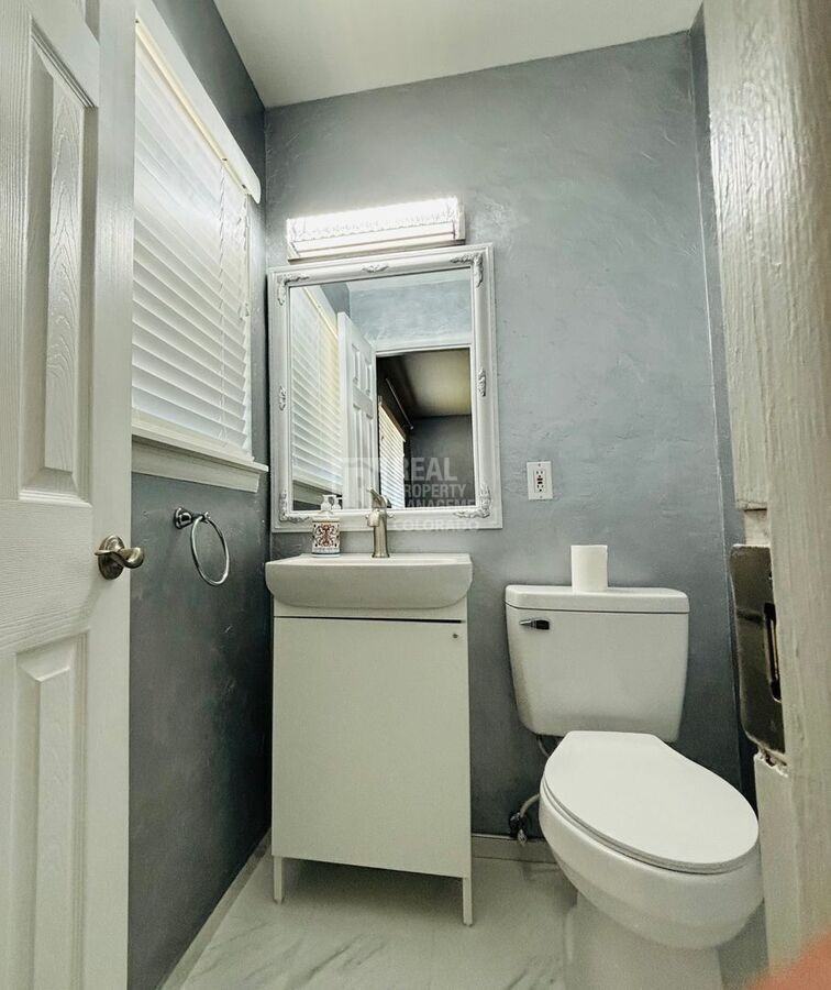 9301 Julian Way - Photo 5 of 13