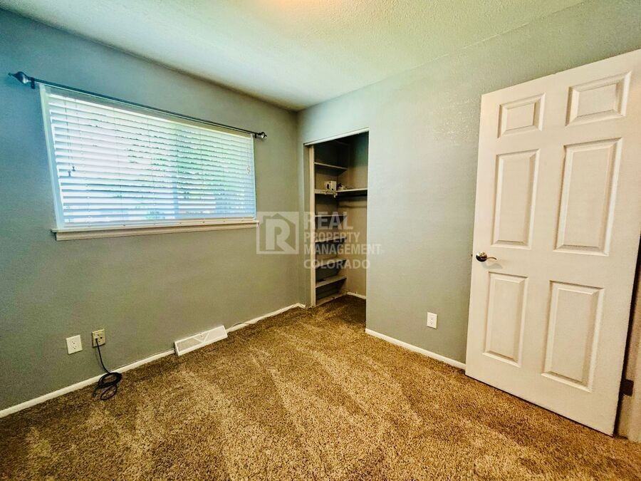 9301 Julian Way - Photo 6 of 13