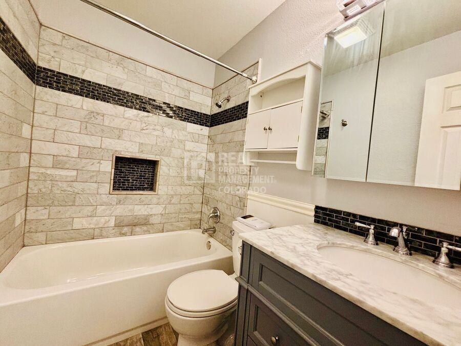 9301 Julian Way - Photo 7 of 13