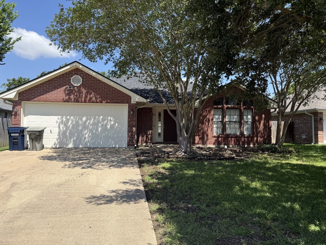 1505 Richland Ct N #1 - Photo 3 of 34