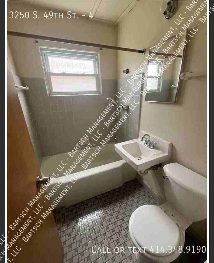 3250 S 49th St #4 - Photo 5 of 6