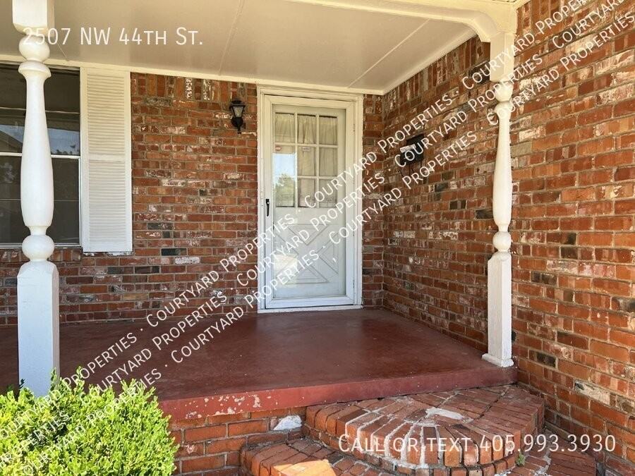 2507 Nw 44th St - Photo 2 of 15
