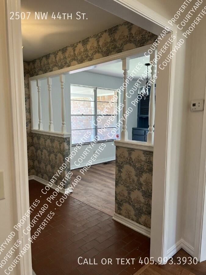 2507 Nw 44th St - Photo 3 of 15
